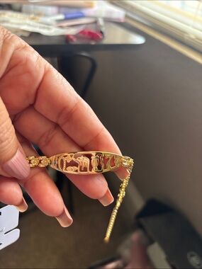 Gold-Tone Good luck Nameplate Bracelet - Elegant Women’s Jewelry. Laminated Gold
